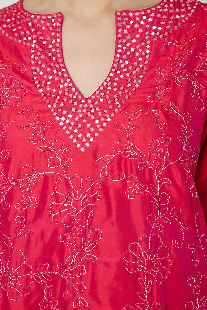 Fuchsia Hand Embroidered Kurta Set by Samatvam By Anjali Bhaskar at Pernia's Pop Up Shop