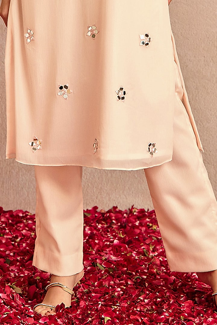 Old Rose Pink Embroidered Kurta Set by Samatvam By Anjali Bhaskar at Pernia's Pop Up Shop
