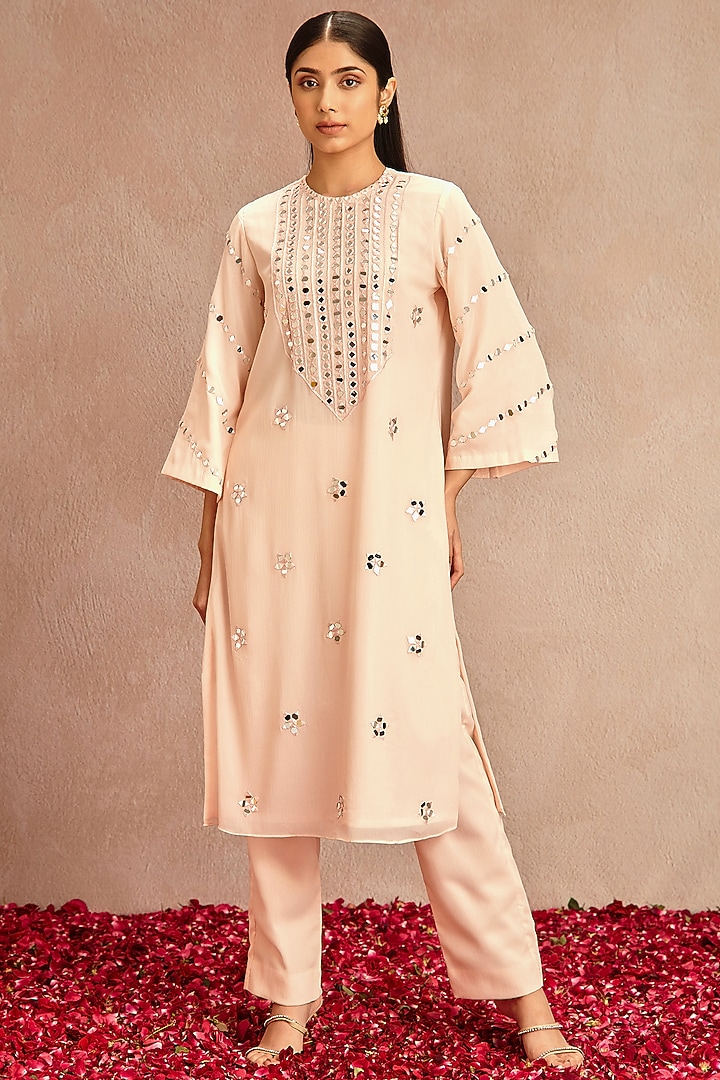 Old Rose Pink Embroidered Kurta Set by Samatvam By Anjali Bhaskar at Pernia's Pop Up Shop