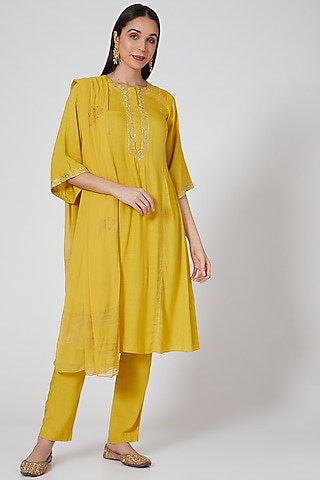 Mustard Hand Embroidered Kurta Set by Samatvam By Anjali Bhaskar