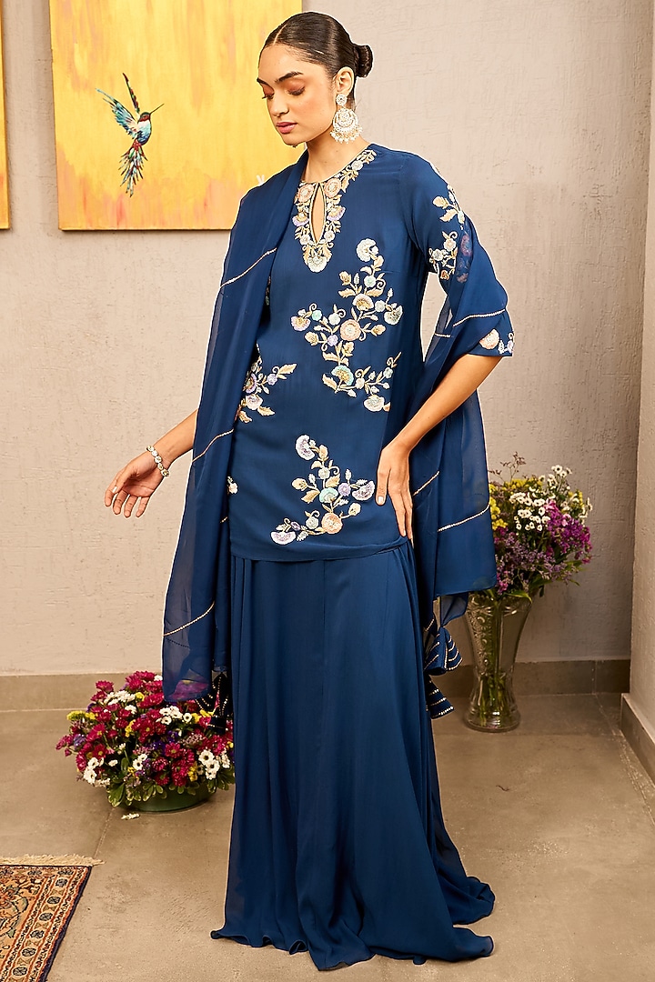 Blue Viscose Georgette Floral Hand Embroidered Kurta Set by Samatvam By Anjali Bhaskar at Pernia's Pop Up Shop