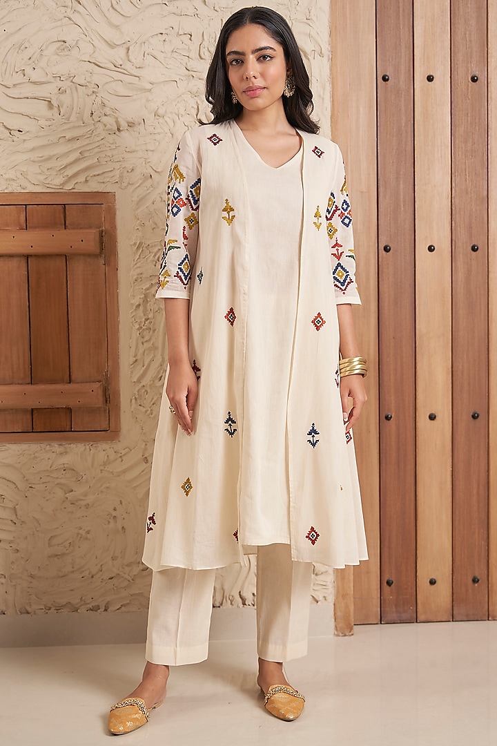 Ivory Mulmul Hand Embroidered Jacket Kurta Set by Samatvam By Anjali Bhaskar at Pernia's Pop Up Shop