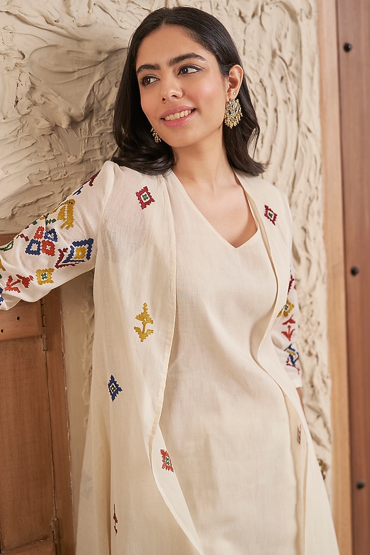Ivory Mulmul Hand Embroidered Jacket Kurta Set by Samatvam By Anjali Bhaskar at Pernia's Pop Up Shop