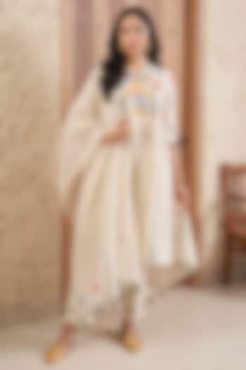 Ivory Mulmul Applique Embroidered Kurta Set by Samatvam By Anjali Bhaskar at Pernia's Pop Up Shop