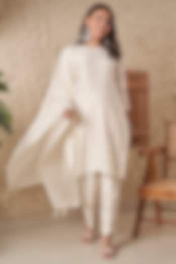Ivory Chanderi Hand & Machine Embroidered Kurta Set by Samatvam By Anjali Bhaskar at Pernia's Pop Up Shop