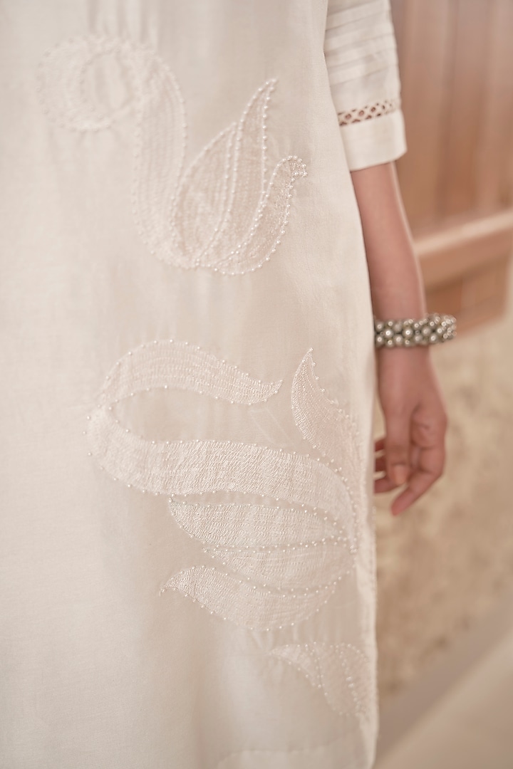 Ivory Chanderi Hand & Machine Embroidered Kurta Set by Samatvam By Anjali Bhaskar at Pernia's Pop Up Shop