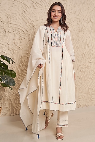 Ivory Mulmul Machine Embroidered Kurta Set by Samatvam By Anjali Bhaskar