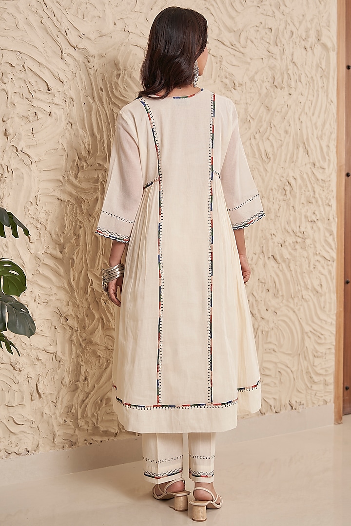 Ivory Mulmul Machine Embroidered Kurta Set by Samatvam By Anjali Bhaskar at Pernia's Pop Up Shop