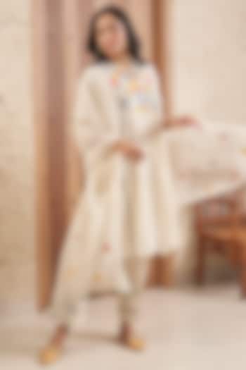 Ivory Chanderi Checkered Machine Embroidered Kurta Set by Samatvam By Anjali Bhaskar at Pernia's Pop Up Shop