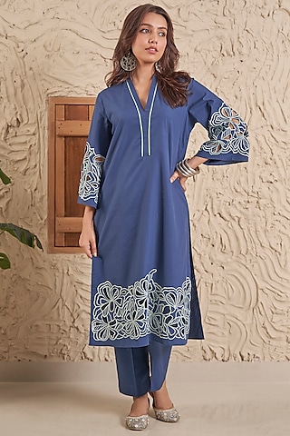 Blue Cotton Poplin Floral Embroidered Kurta Set by Samatvam By Anjali Bhaskar