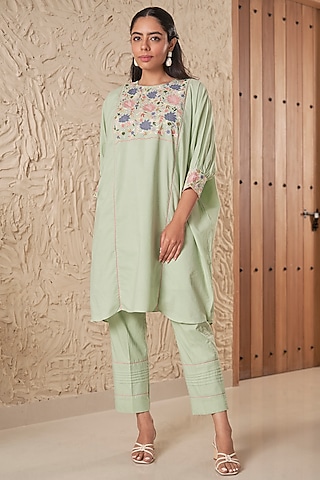 Mint Mulmul Floral Embroidered Kurta Set by Samatvam By Anjali Bhaskar