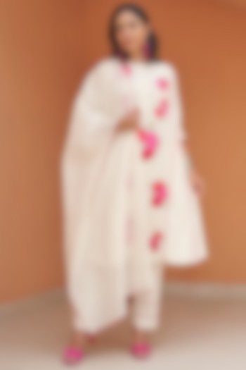 Ivory Cotton Poplin Floral Embroidered Kurta Set by Samatvam By Anjali Bhaskar at Pernia's Pop Up Shop