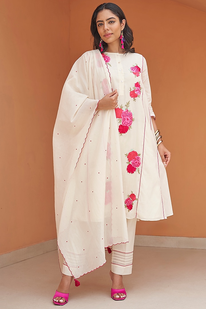 Ivory Cotton Poplin Floral Embroidered Kurta Set by Samatvam By Anjali Bhaskar at Pernia's Pop Up Shop