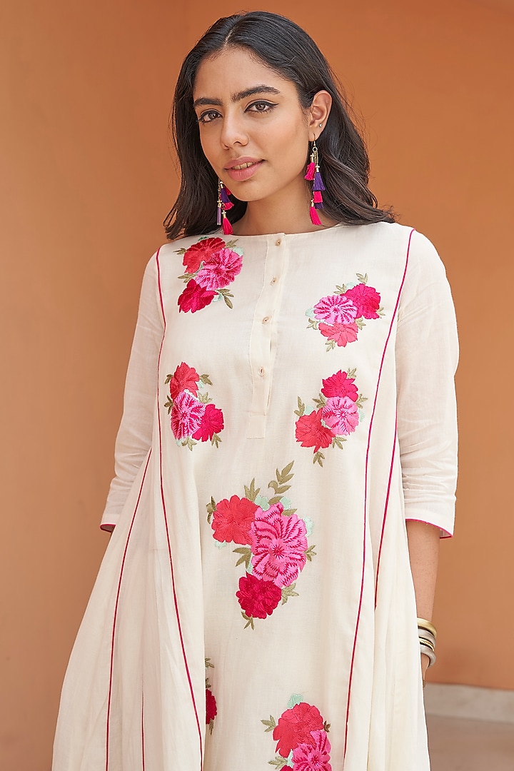 Ivory Cotton Poplin Floral Embroidered Kurta Set by Samatvam By Anjali Bhaskar at Pernia's Pop Up Shop