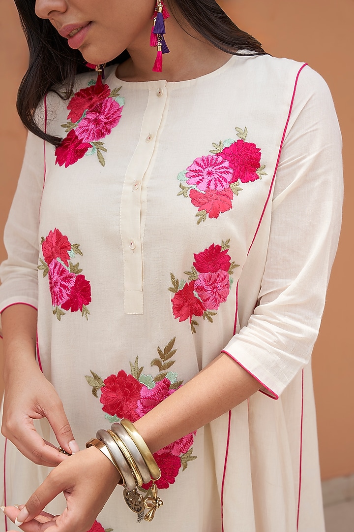 Ivory Cotton Poplin Floral Embroidered Kurta Set by Samatvam By Anjali Bhaskar at Pernia's Pop Up Shop