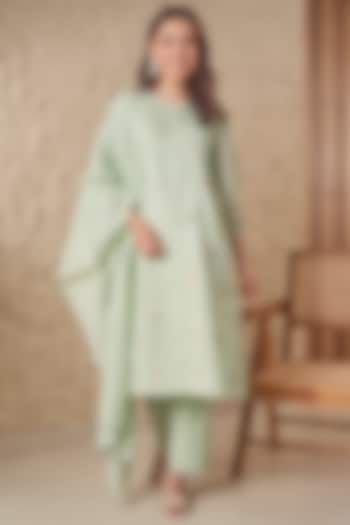 Pastel Green Mulmul Floral Embroidered Kurta Set by Samatvam By Anjali Bhaskar at Pernia's Pop Up Shop