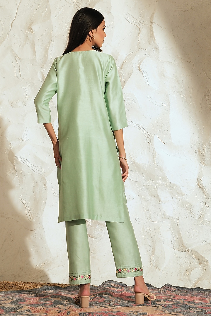 Pastel Green Chanderi Floral Embroidered Kurta Set by Samatvam By Anjali Bhaskar at Pernia's Pop Up Shop