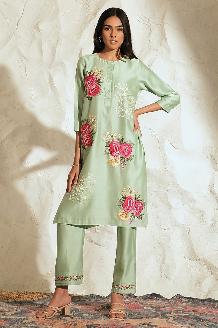 Pastel Green Chanderi Floral Embroidered Kurta Set by Samatvam By Anjali Bhaskar at Pernia's Pop Up Shop