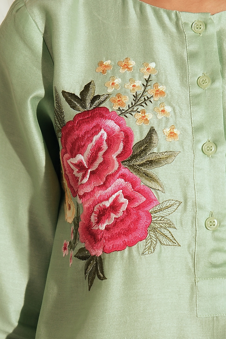 Pastel Green Chanderi Floral Embroidered Kurta Set by Samatvam By Anjali Bhaskar at Pernia's Pop Up Shop