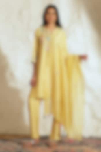 Yellow Cotton Silk Floral Embroidered Kurta Set by Samatvam By Anjali Bhaskar at Pernia's Pop Up Shop