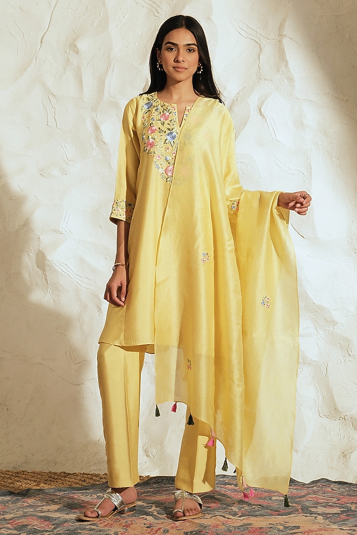 Yellow Cotton Silk Floral Embroidered Kurta Set by Samatvam By Anjali Bhaskar at Pernia's Pop Up Shop