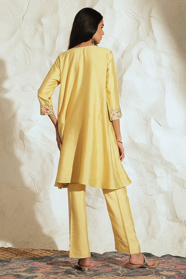 Yellow Cotton Silk Floral Embroidered Kurta Set by Samatvam By Anjali Bhaskar at Pernia's Pop Up Shop