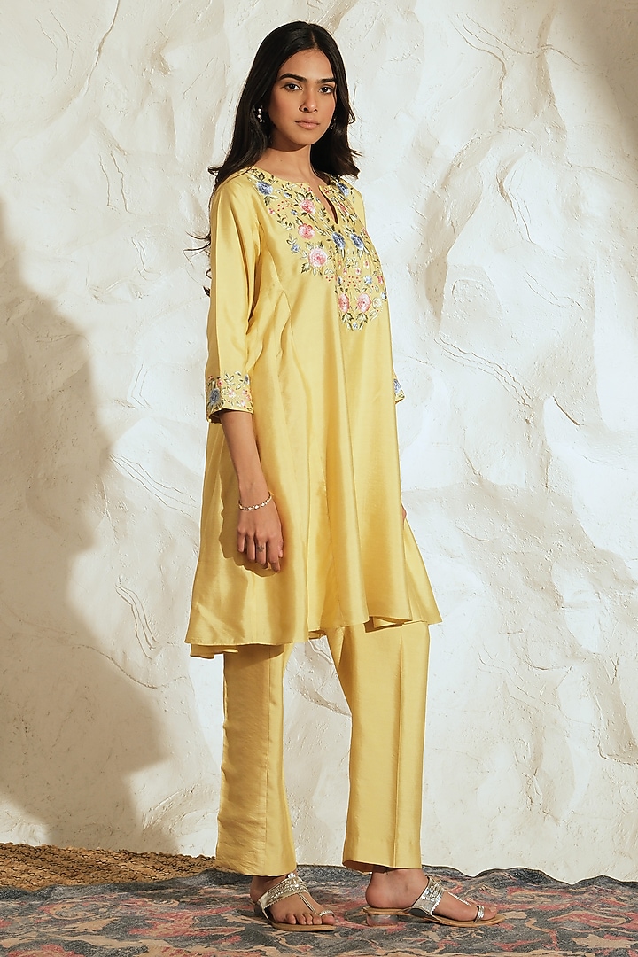 Yellow Cotton Silk Floral Embroidered Kurta Set by Samatvam By Anjali Bhaskar at Pernia's Pop Up Shop
