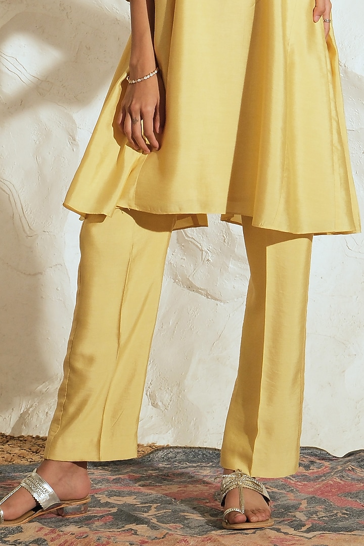 Yellow Cotton Silk Floral Embroidered Kurta Set by Samatvam By Anjali Bhaskar at Pernia's Pop Up Shop