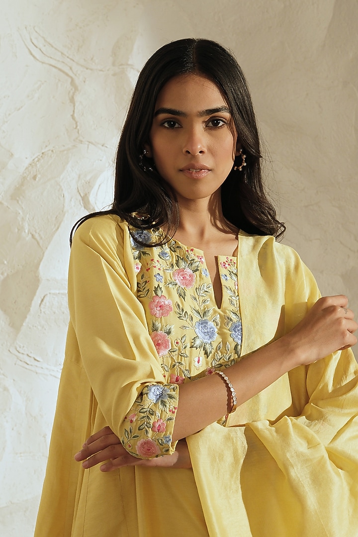 Yellow Cotton Silk Floral Embroidered Kurta Set by Samatvam By Anjali Bhaskar at Pernia's Pop Up Shop