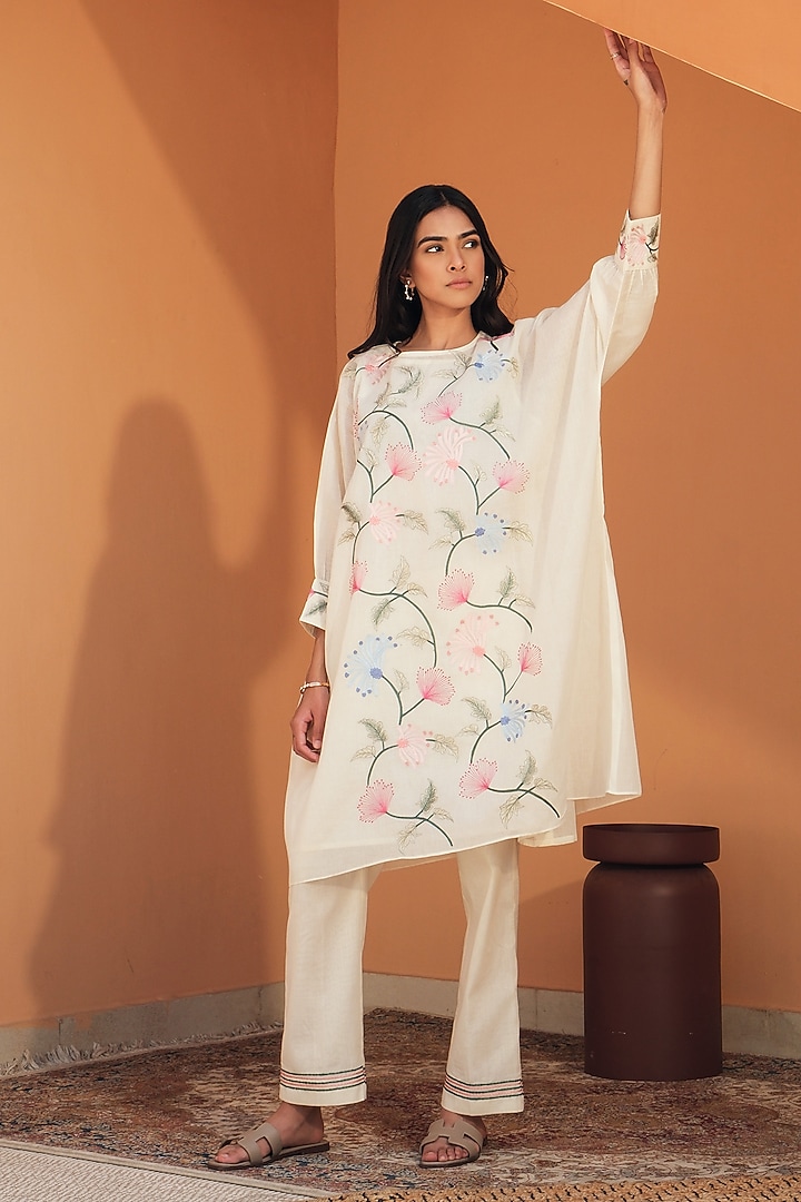 White Mul Mul Floral Embroidered Kaftan Set by Samatvam By Anjali Bhaskar at Pernia's Pop Up Shop