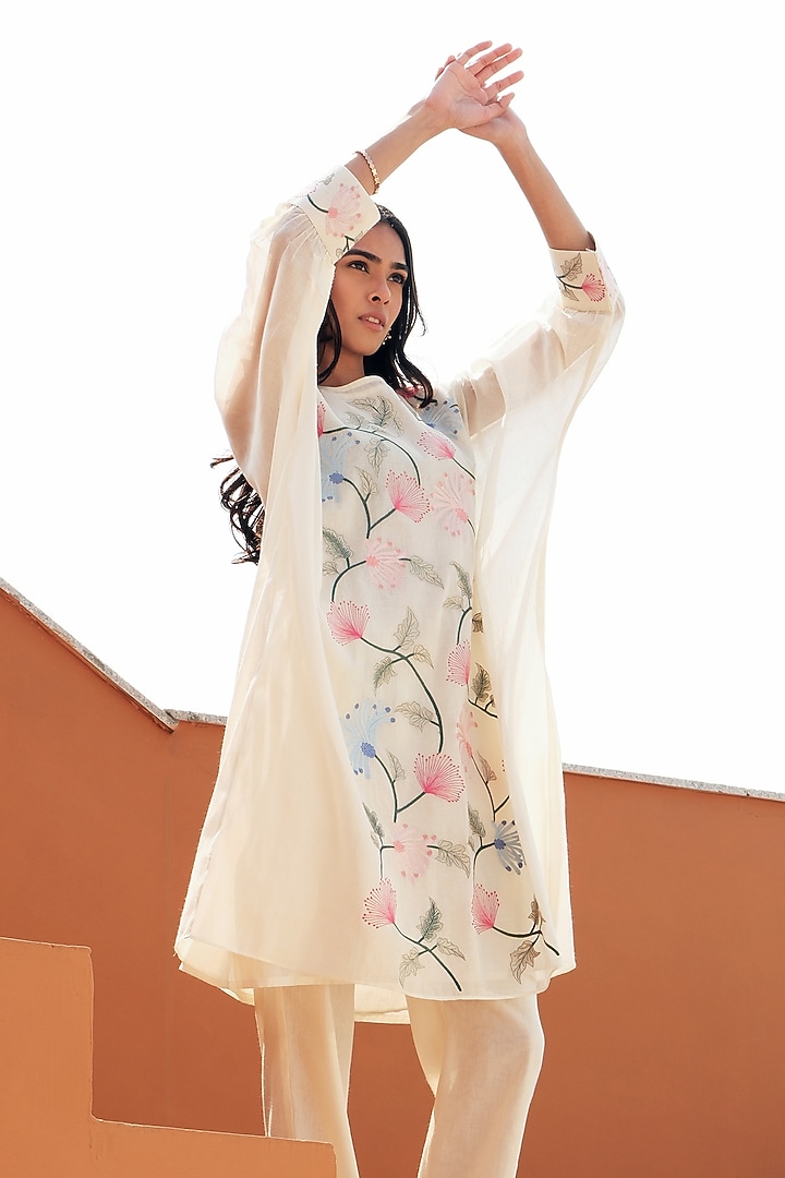 White Mul Mul Floral Embroidered Kaftan Set by Samatvam By Anjali Bhaskar at Pernia's Pop Up Shop
