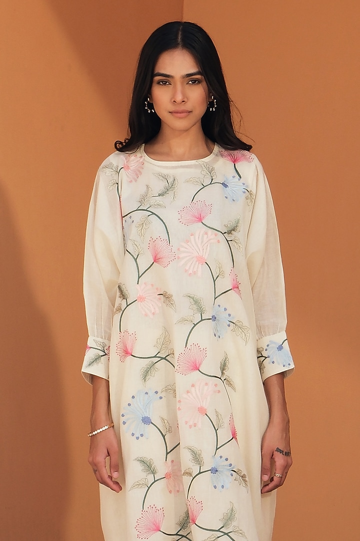 White Mul Mul Floral Embroidered Kaftan Set by Samatvam By Anjali Bhaskar at Pernia's Pop Up Shop