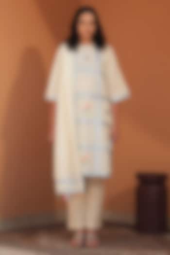 White Mul Mul Floral Embroidered Kurta Set by Samatvam By Anjali Bhaskar at Pernia's Pop Up Shop