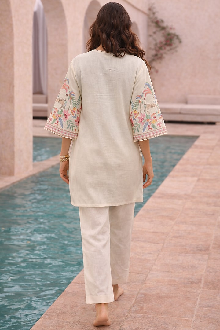 Ivory Mulmul Thread Embroidered Kurta Set by Samatvam By Anjali Bhaskar at Pernia's Pop Up Shop