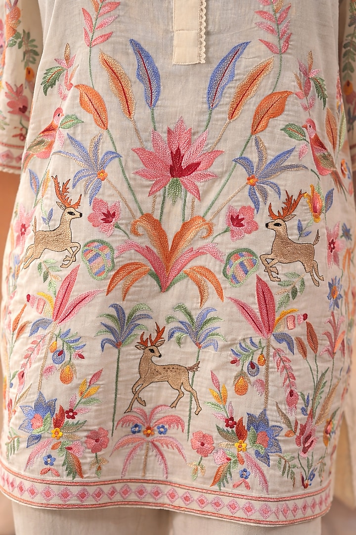 Ivory Mulmul Thread Embroidered Kurta Set by Samatvam By Anjali Bhaskar at Pernia's Pop Up Shop