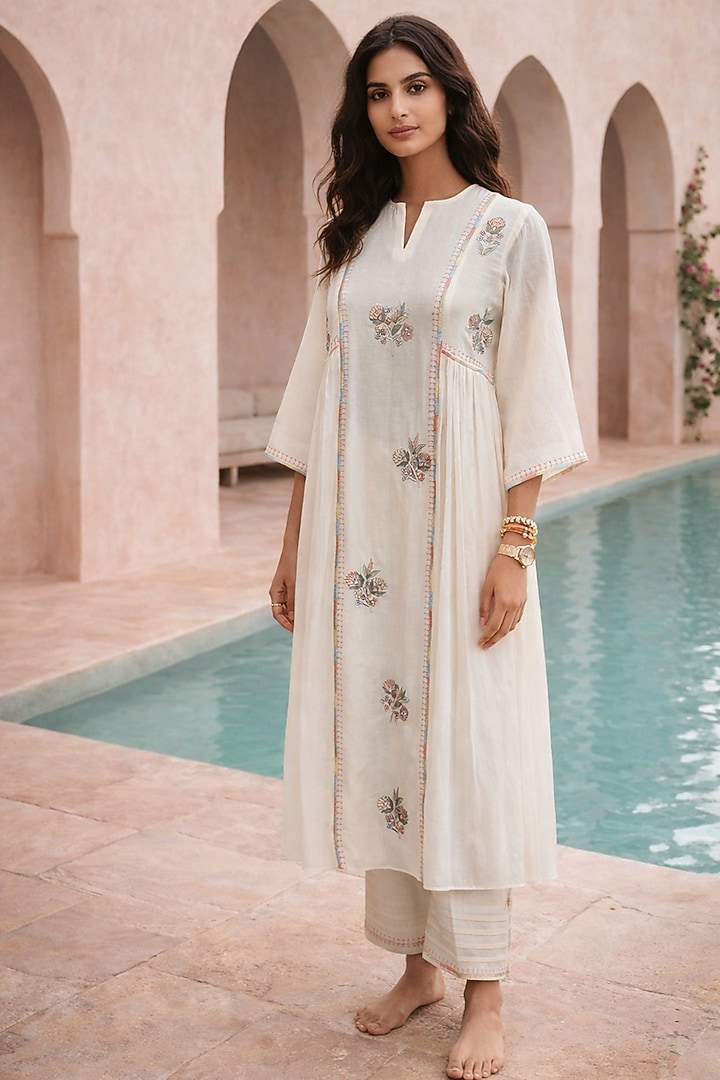 Ivory Mulmul Thread Embroidered Kurta Set by Samatvam By Anjali Bhaskar at Pernia's Pop Up Shop