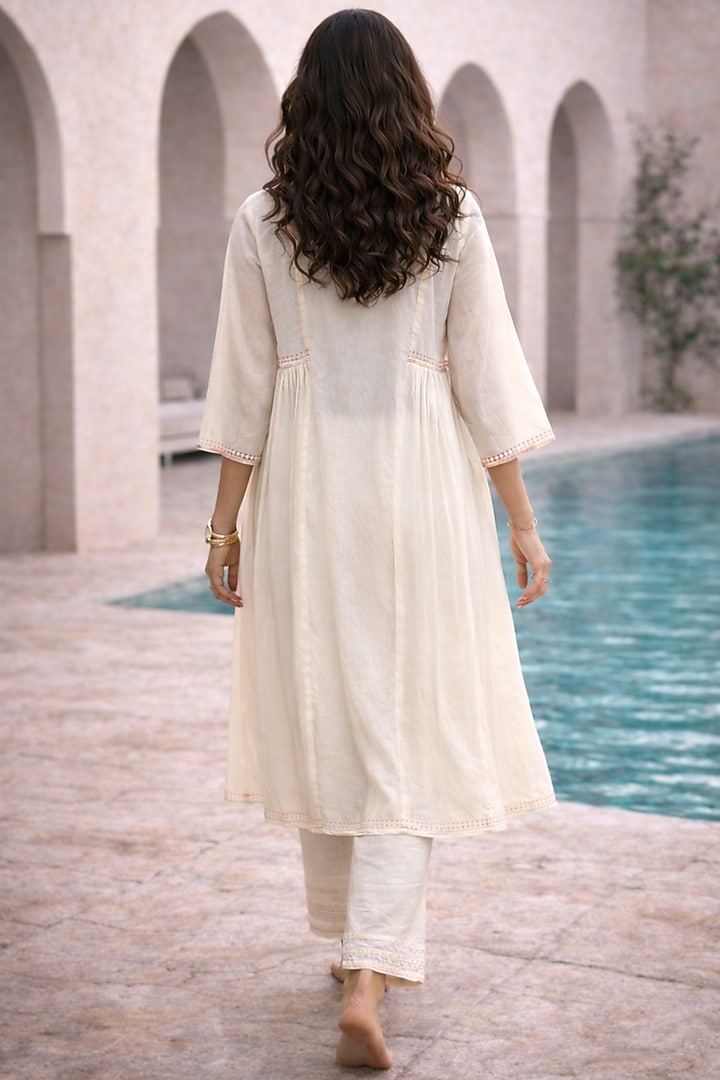 Ivory Mulmul Thread Embroidered Kurta Set by Samatvam By Anjali Bhaskar at Pernia's Pop Up Shop