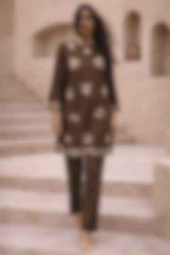 Brown Chanderi Embroidered Kurta Set by Samatvam By Anjali Bhaskar at Pernia's Pop Up Shop