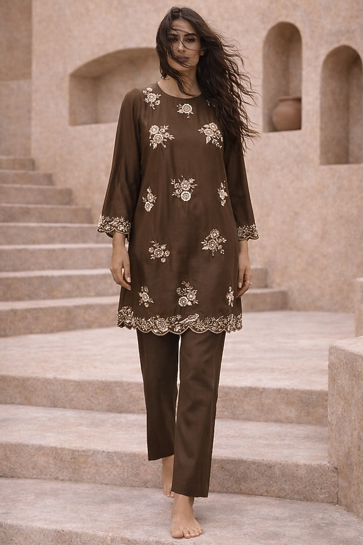 Brown Chanderi Embroidered Kurta Set by Samatvam By Anjali Bhaskar at Pernia's Pop Up Shop