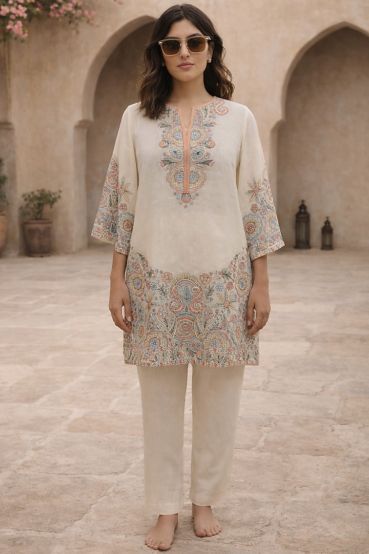 Ivory Mulmul Thread Embroidered Kurta Set by Samatvam By Anjali Bhaskar at Pernia's Pop Up Shop