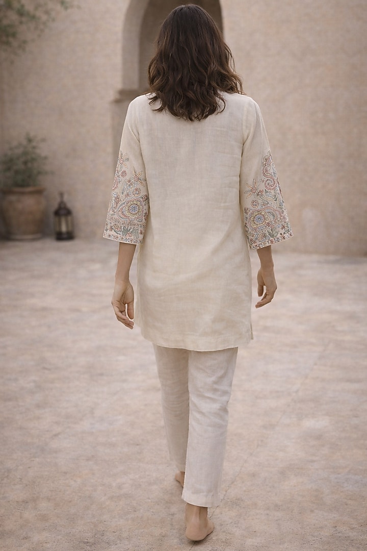 Ivory Mulmul Thread Embroidered Kurta Set by Samatvam By Anjali Bhaskar at Pernia's Pop Up Shop