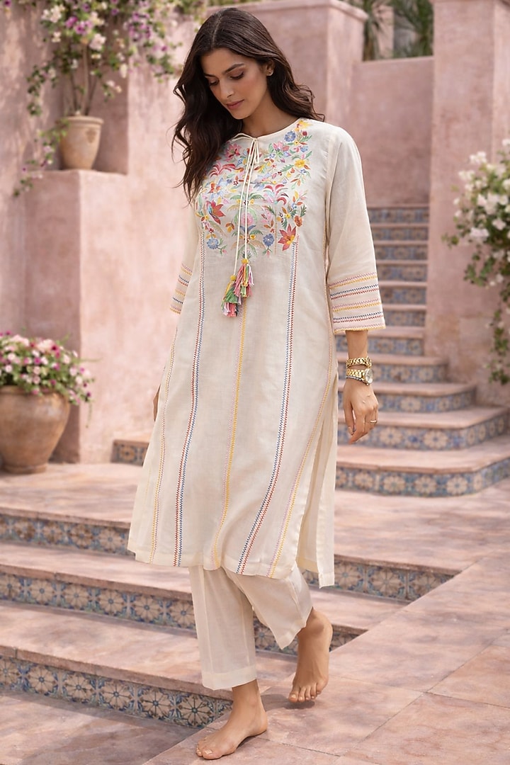 Ivory Mulmul Thread Embroidered Kurta Set by Samatvam By Anjali Bhaskar at Pernia's Pop Up Shop