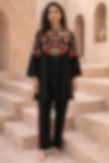Black Cotton Poplin Thread Embroidered Kurta Set by Samatvam By Anjali Bhaskar at Pernia's Pop Up Shop