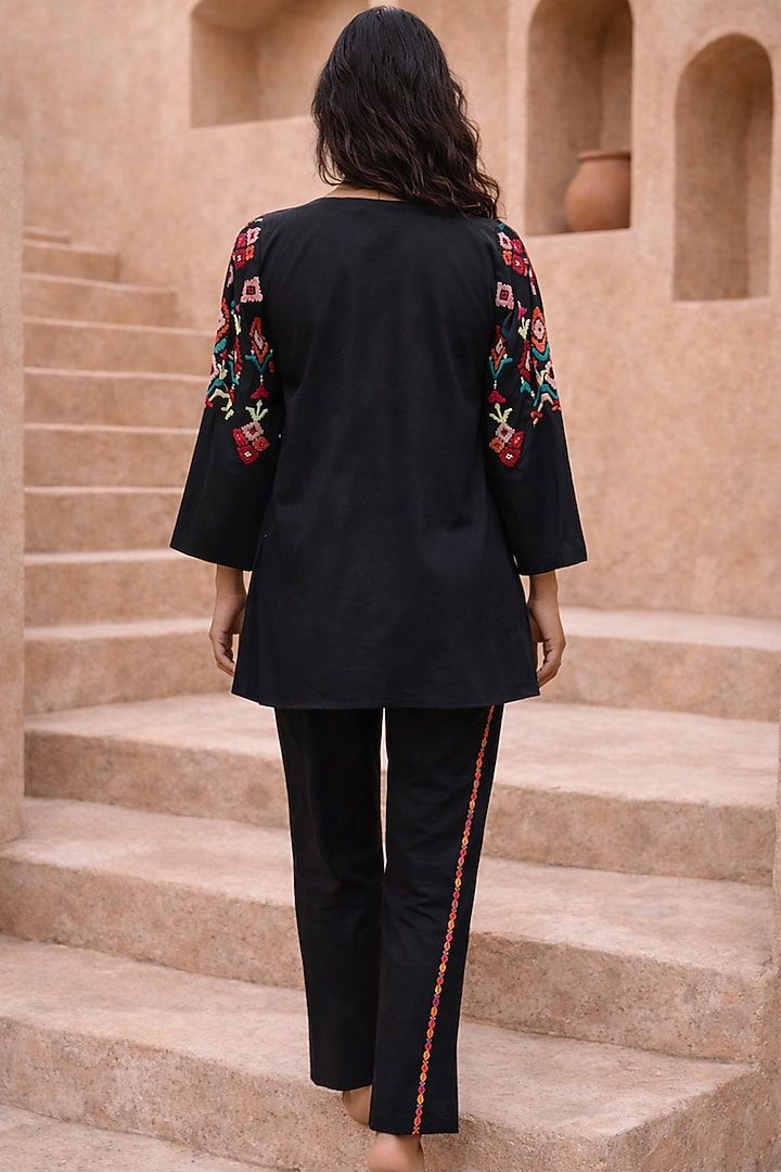 Black Cotton Poplin Thread Embroidered Kurta Set by Samatvam By Anjali Bhaskar at Pernia's Pop Up Shop