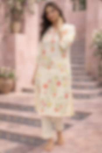 Ivory Mulmul Thread Embroidered Kurta Set by Samatvam By Anjali Bhaskar at Pernia's Pop Up Shop