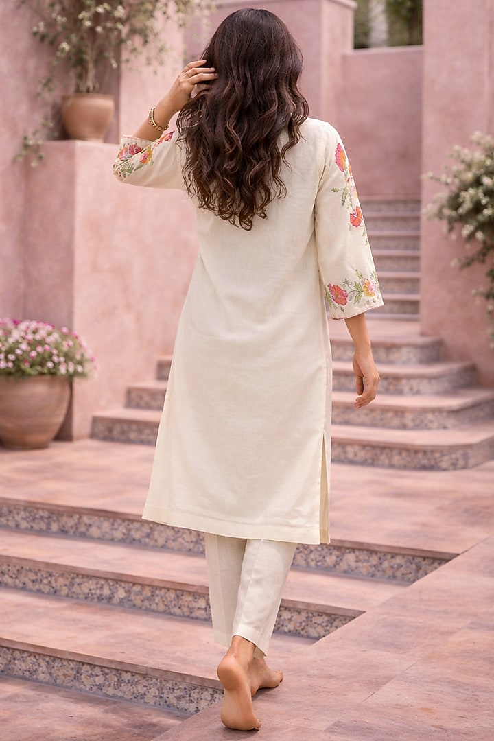 Ivory Mulmul Thread Embroidered Kurta Set by Samatvam By Anjali Bhaskar at Pernia's Pop Up Shop