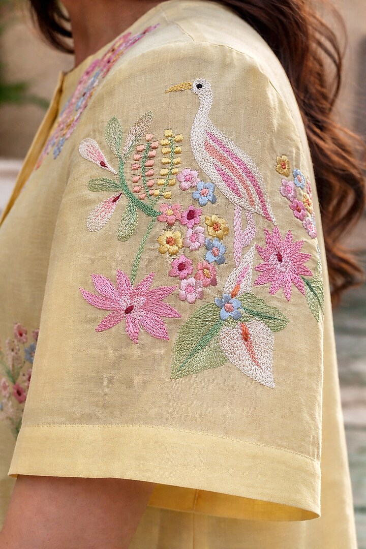 Lemon Yellow Chanderi Thread Embroidered Kurta Set by Samatvam By Anjali Bhaskar at Pernia's Pop Up Shop