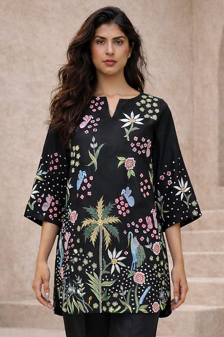 Black Chanderi Thread Embroidered Kurta Set by Samatvam By Anjali Bhaskar at Pernia's Pop Up Shop