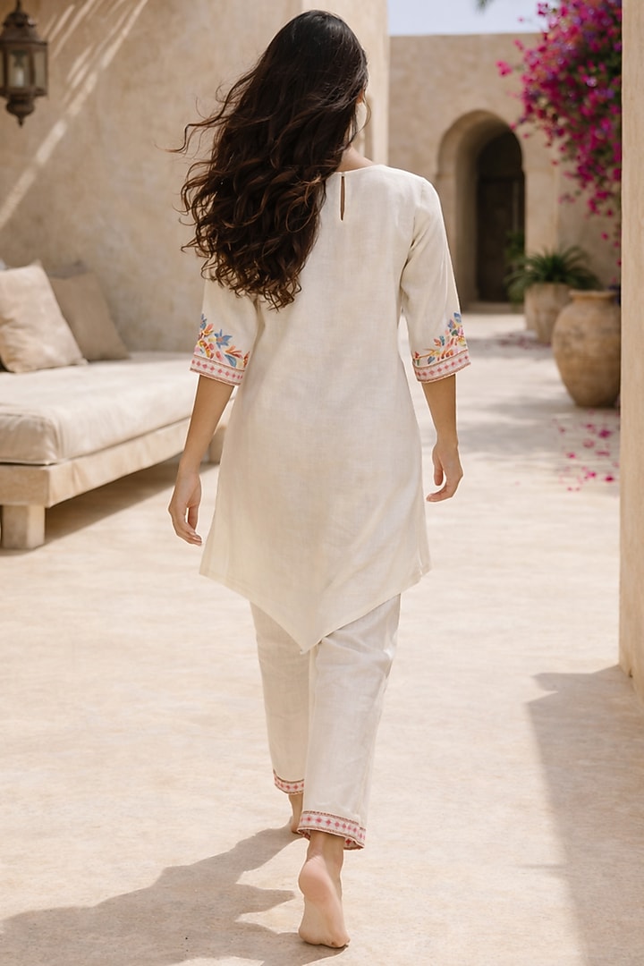 Ivory Mulmul Thread Embroidered Kurta Set by Samatvam By Anjali Bhaskar at Pernia's Pop Up Shop