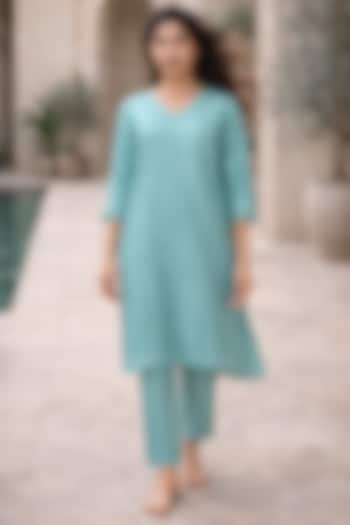 Light Blue Chanderi Thread Embroidered Kurta Set by Samatvam By Anjali Bhaskar at Pernia's Pop Up Shop